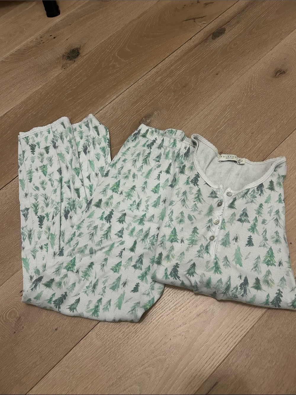 POLKADOT ENGLAND - Green Tree-Print Pajama Set
